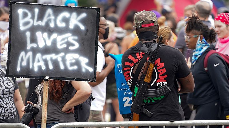 Un detenido por la muerte de un manifestante que participaba en las protestas contra la violencia policial en Kentucky