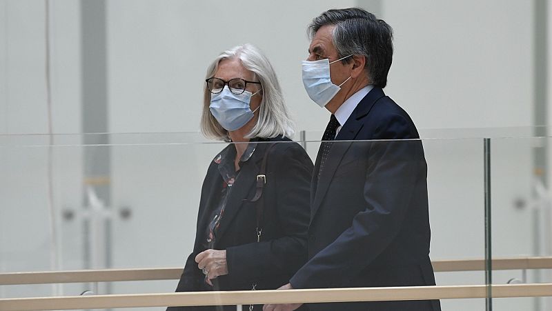 La Justicia francesa condena al ex primer ministro Fillon y a su mujer por el caso de los empleos ficticios