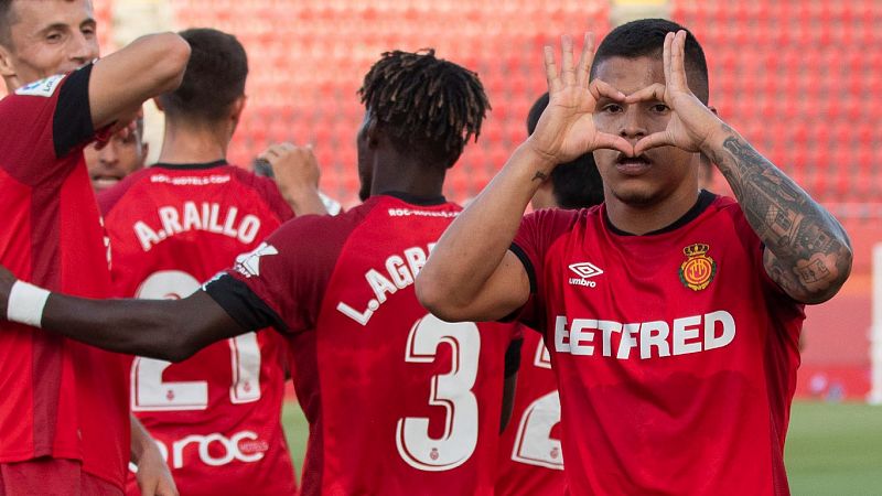 El Mallorca golea al Celta y mantiene viva su pelea por la salvación