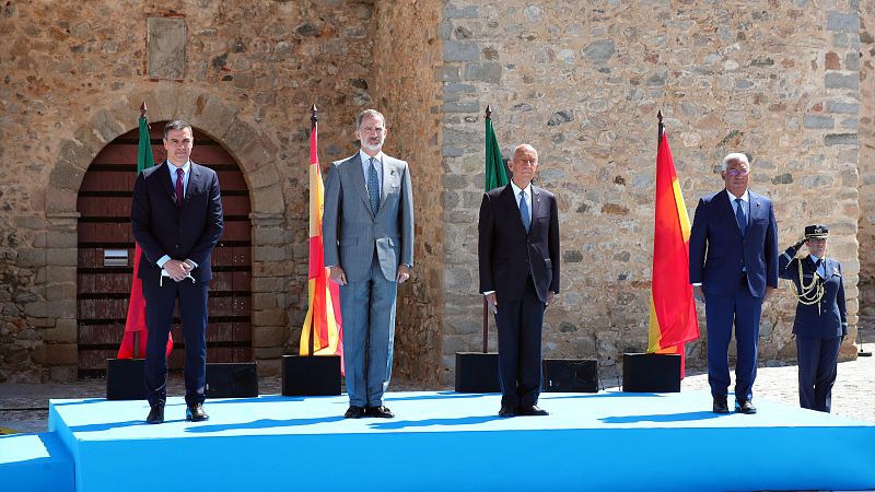 España y Portugal reabren sus fronteras en un acto simbólico tras meses cerradas por el coronavirus