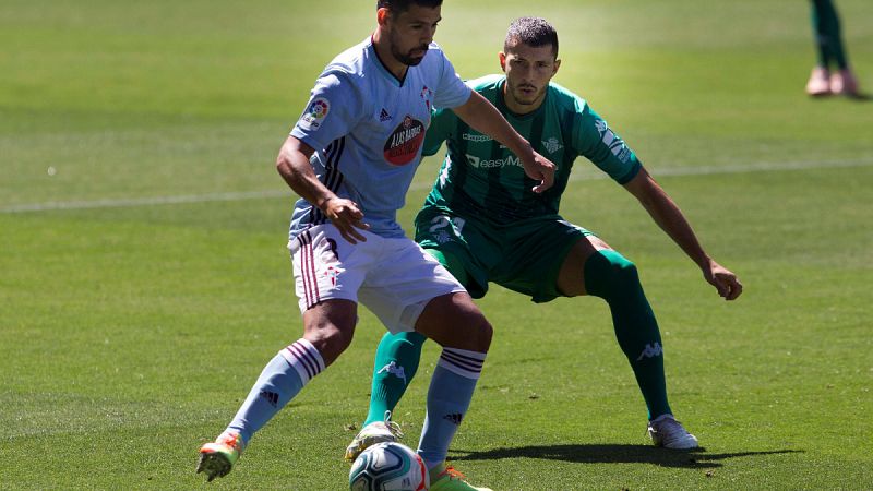 Una falta de Nolito 'a lo Aspas' y otra polémica con el VAR dejan el Celta - Betis en tablas