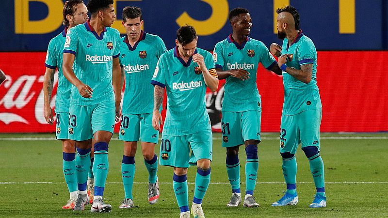 El Barça se agarra a la Liga tanto dentro como fuera del campo