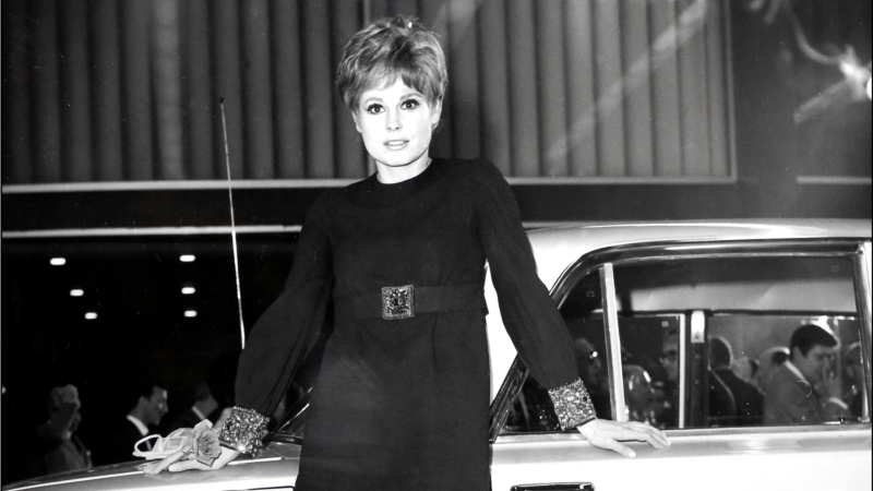 Laura Valenzuela: ¿Sabías que fue la primera presentadora? ¡Sólo había 600 televisores cuando empezó!