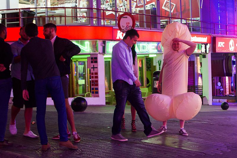 Magaluf abandona los excesos por la pandemia