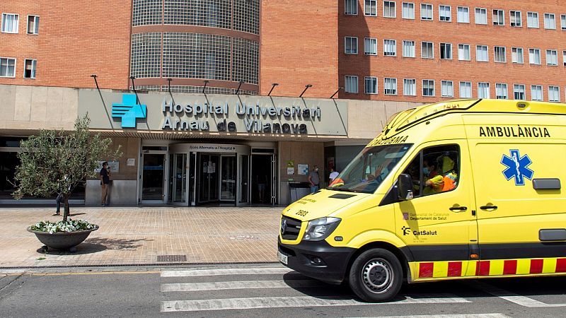 El brote de Lleida vuelve a poner a prueba un sistema sanitario "agotado"