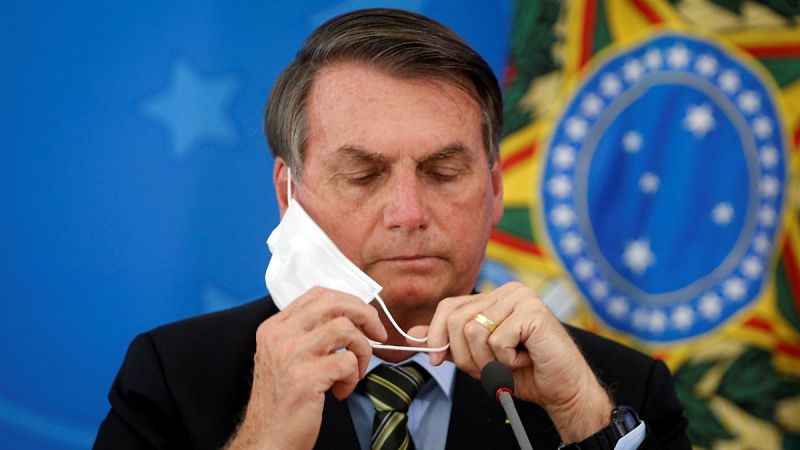 Facebook elimina decenas de cuentas de noticias falsas vinculadas al entorno de Bolsonaro y sus hijos