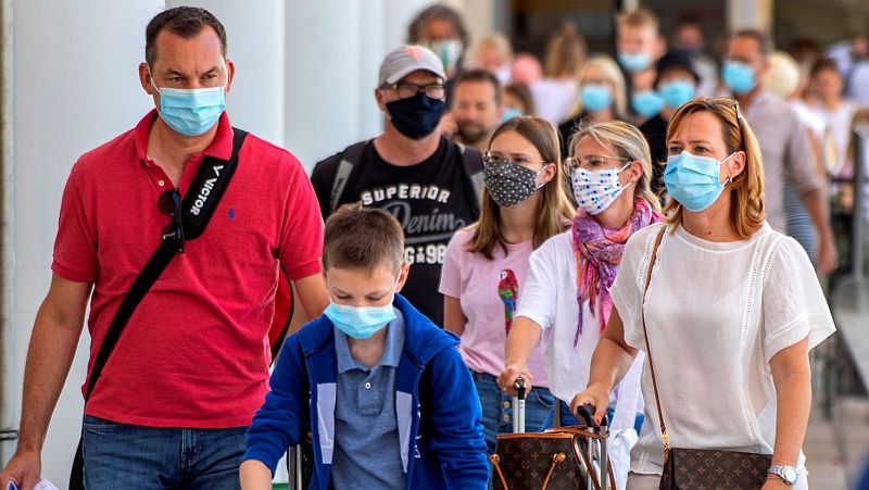 Baleares obligará al uso permanente de mascarillas y limitará el número de personas por reunión