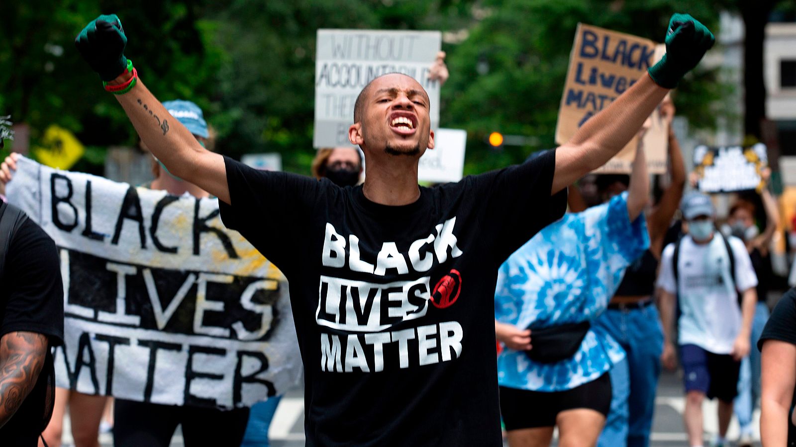 Coronavirus - George Floyd gritó hasta veinte veces que no podía respirar, según muestra un nuevo vídeo - RTVE.es | Ver