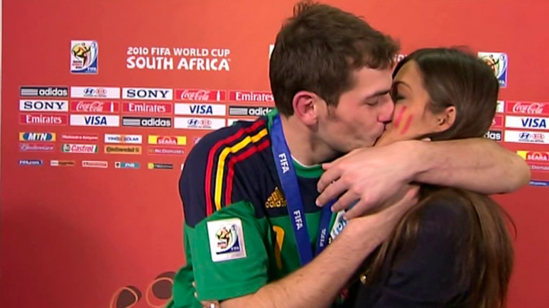 Diez años del beso de Iker Casillas y Sara Carbonero que enamoró a España