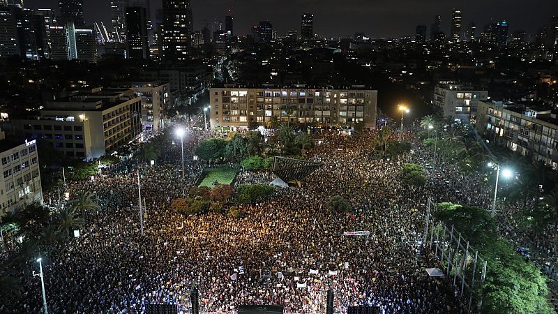 Miles de israelíes reclaman en Tel Aviv más apoyo económico durante la segunda oleada de contagios en el país