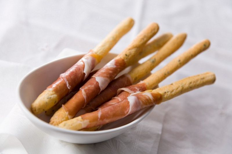 Grissini con gorgonzola y guanciale