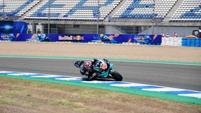 Quartararo vence en el regreso del Mundial de MotoGP con una remontada épica de Márquez que acabó en caída