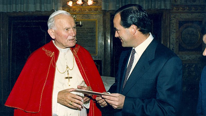 José Bono, de sacerdote a político