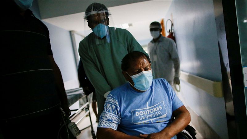 La pandemia continúa imparable en Brasil, que registra un nuevo récord de contagios