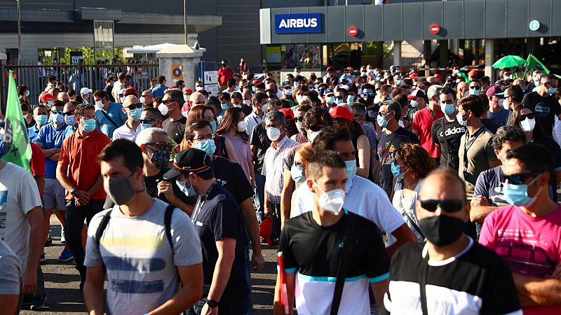 Miles de personas se manifiestan contra el despido de 900 trabajadores de Airbus en España