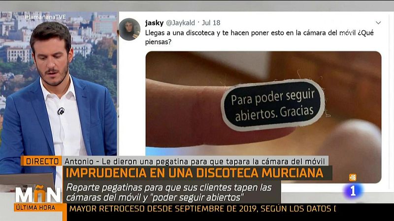 Pegatinas para tapar las cámaras de los clientes y así evitar grabaciones en el interior de una discoteca