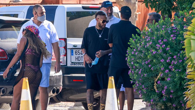 Neymar también veranea en Ibiza. ¿Estará pensando en el Barça?