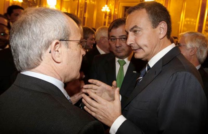 Zapatero: "No es una tarea prioritaria reformar la Constitución"