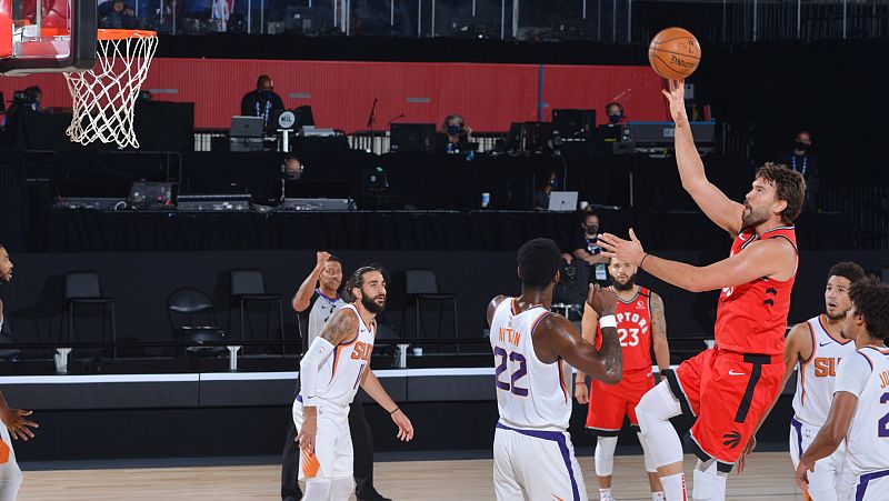 Ricky Rubio lidera a los Suns en la victoria ante los Raptors de Gasol e Ibaka