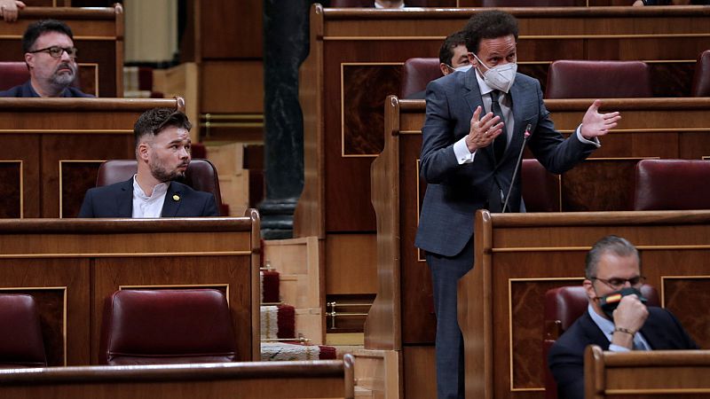 PP, Vox y Cs cargan contra el PSOE por llenar su bancada y Batet responde: no se puede prohibir la asistencia al pleno