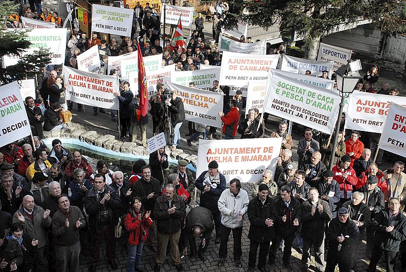 Manifestación en el Valle de Arán para reclamar la retirada de los osos del Pirineo