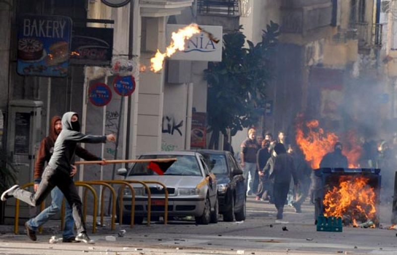 Continúan los disturbios en Grecia, donde ya hay 20 heridos