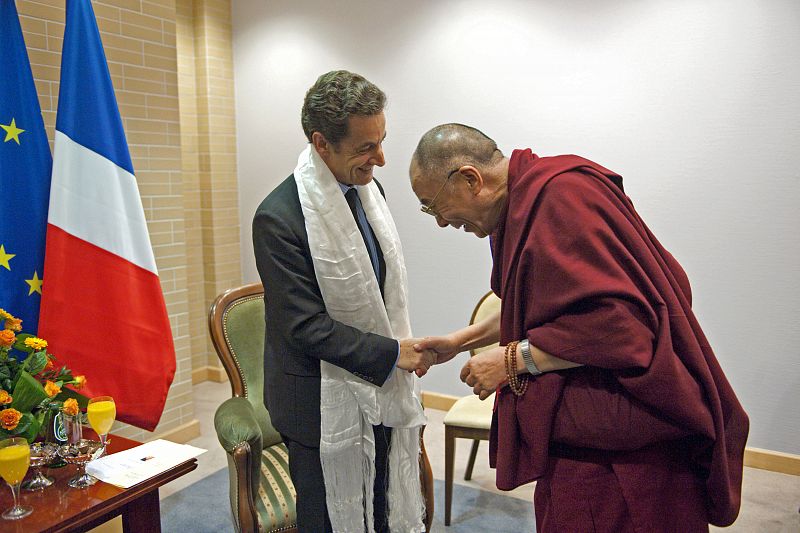 China protesta oficialmente ante Francia por la reunión entre Sarkozy y el Dalai Lama