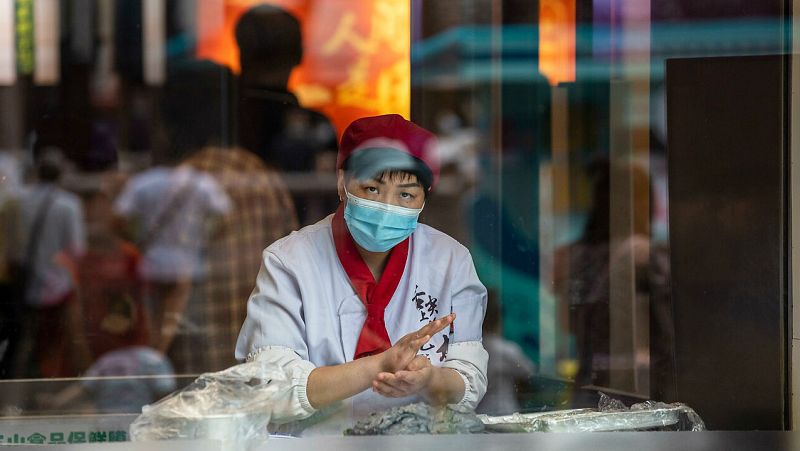 China registra 37 nuevos casos de coronavirus en las últimas 24 horas y mantiene los fallecidos desde mayo