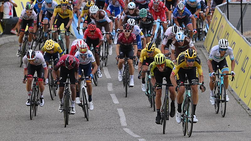 Van Aert gana la primera etapa del Dauphiné y muestra el poderío del Jumbo