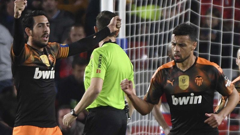 El Valencia traspasa a Parejo y Coquelin al Villarreal