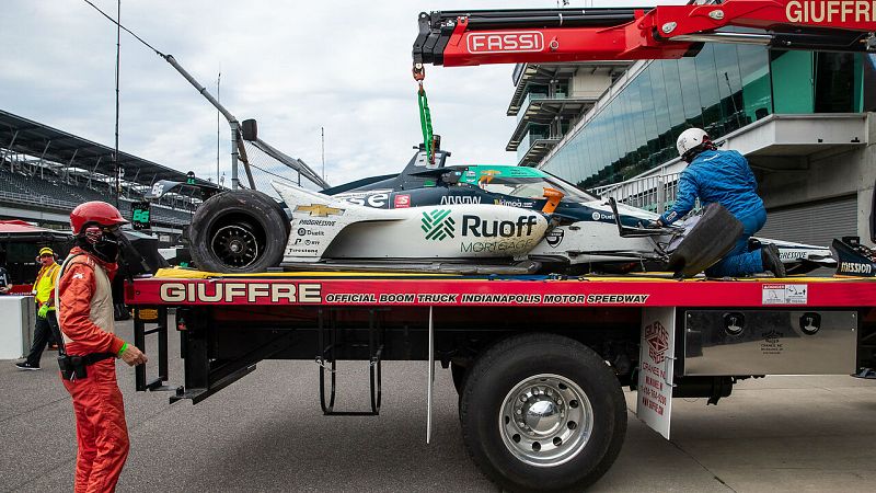 Alonso acaba contra el muro en la segunda sesión de pruebas en Indianápolis