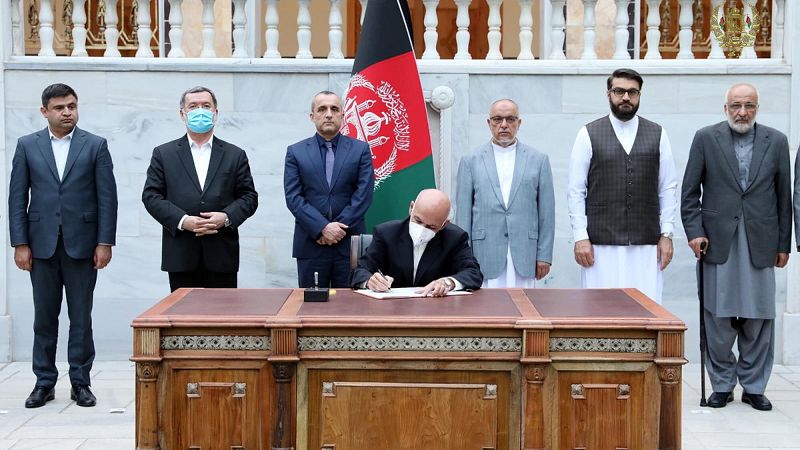 Afganistán comienza a liberar a los últimos 400 prisioneros talibanes exigidos para iniciar el proceso de paz