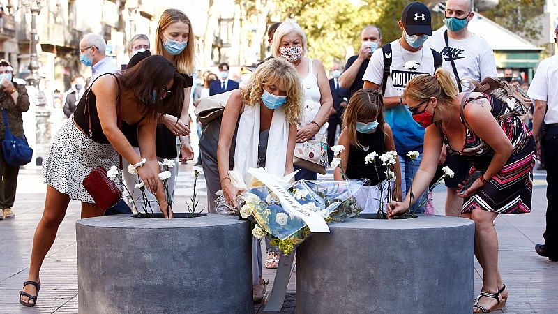 Barcelona recuerda en silencio los atentados del 17A, con las víctimas como protagonistas