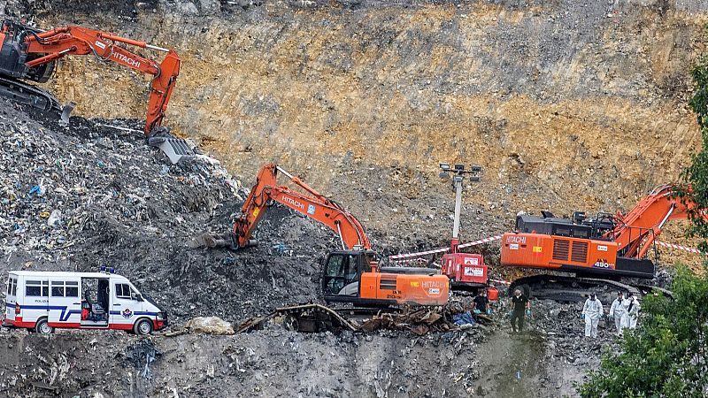 Hallan en Zaldibar objetos personales de uno de los desaparecidos en el derrumbe