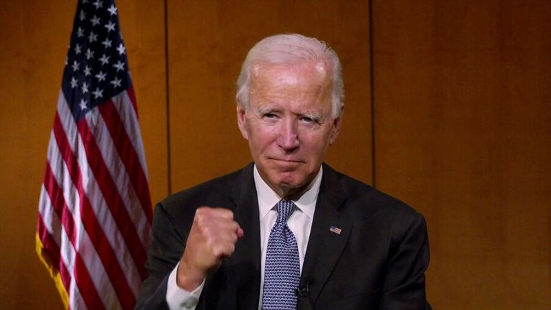 Biden se corona oficialmente como candidato presidencial rodeado del pasado y el futuro del partido demócrata