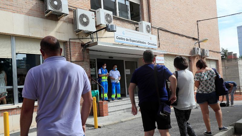 Miedo a perder el trabajo y dudas sobre la fiabilidad de los test: por qué hay poca asistencia a las pruebas masivas