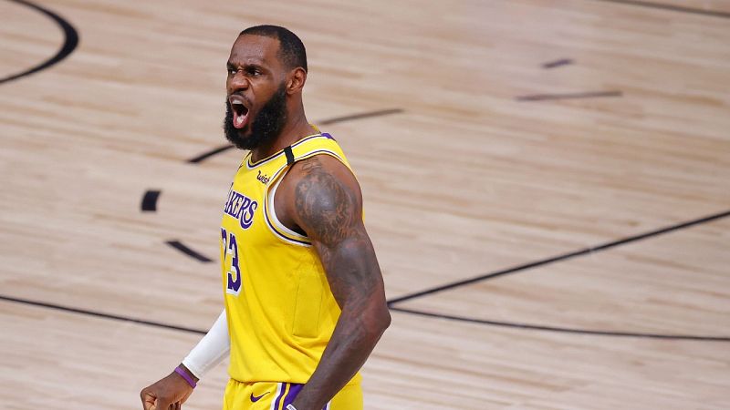 Lakers y Bucks se reivindican y empatan sus series