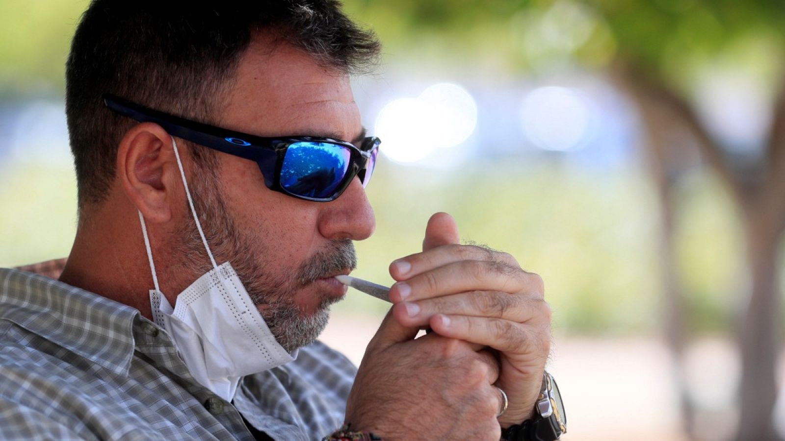 Un juez tumba el uso obligatorio de la mascarilla y la prohibición de fumar sin distancia en Alcázar de San Juan | Ver