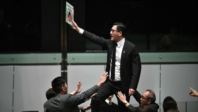 Detienen a diputados opositores hongkoneses por su participación en protestas