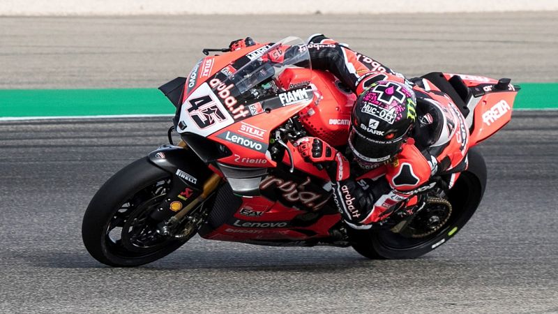 Scott Redding encabeza doblete de Ducati en la primera carrera en Motorland