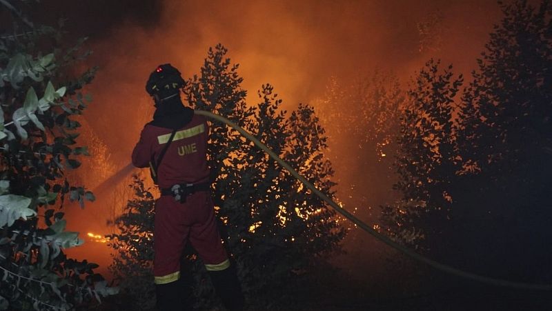 El incendio en Huelva afecta 9.000 hectáreas y obliga a desalojar a 2.400 personas mientras sigue fuera de control