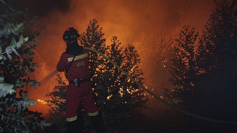 El incendio en Huelva afecta 9.000 hectáreas y obliga a desalojar a 2.400 personas mientras sigue fuera de control
