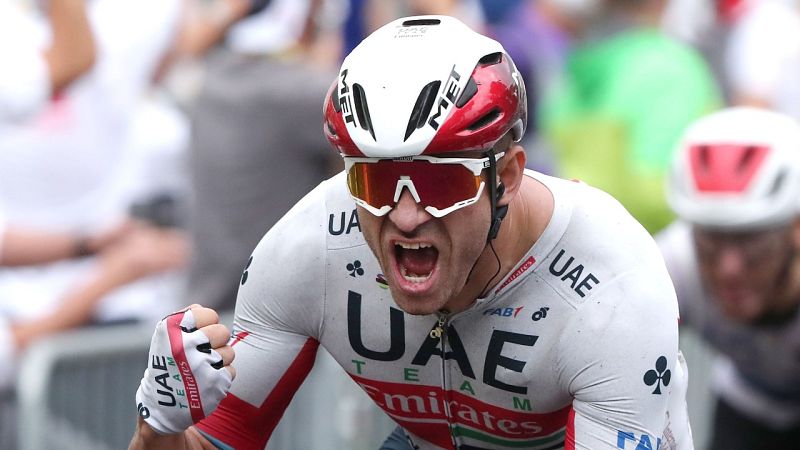 Kristoff gana y se viste de amarillo en un arranque de Tour loco por culpa de la lluvia