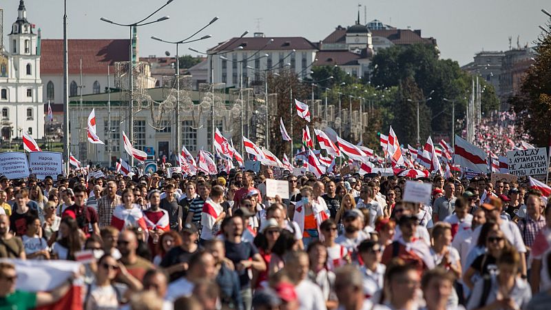 Más de 100.000 manifestantes protestan en Minsk contra Lukashenko