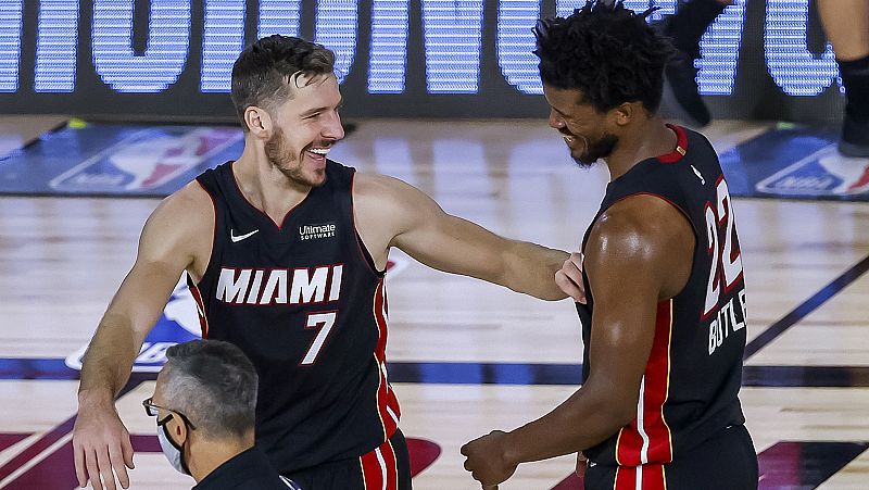 Miami sorprende a Milwaukee en su semifinal de conferencia