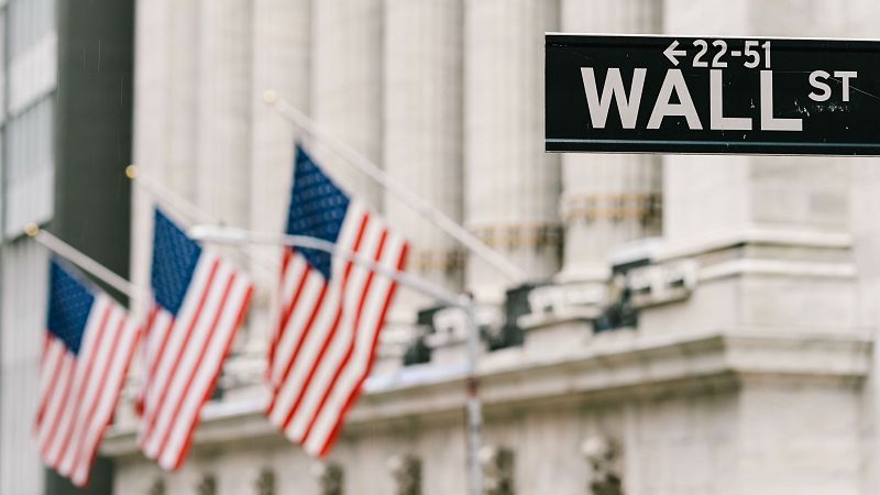 Wall Street cierra mixto y el Nasdaq despide el mes con un nuevo récord