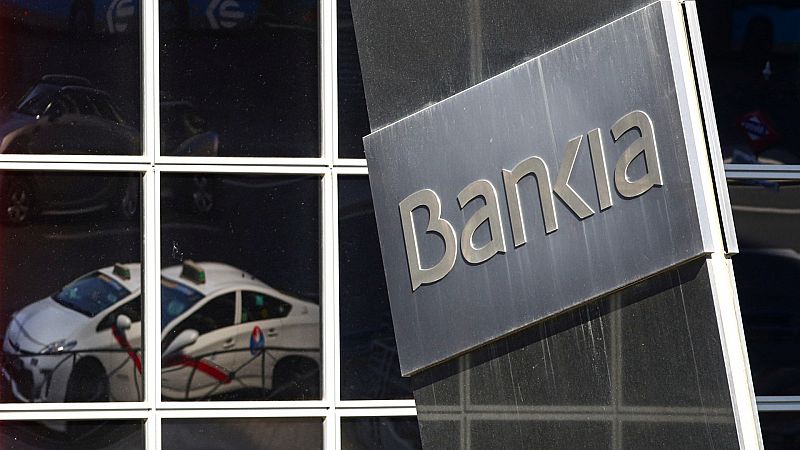 Podemos rechaza la fusión de Bankia y Caixabank y defiende una "banca pública"