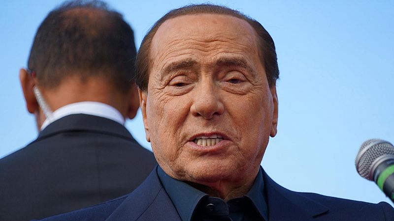 Berlusconi permanece ingresado por COVID-19 con una dolencia pulmonar leve pero su situación "no es preocupante"