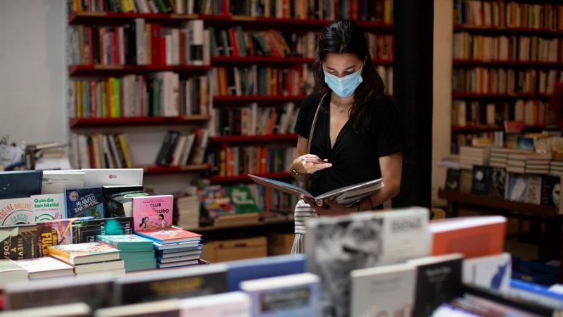 Lectores fieles y venta online, los salvavidas de las librerías de barrio