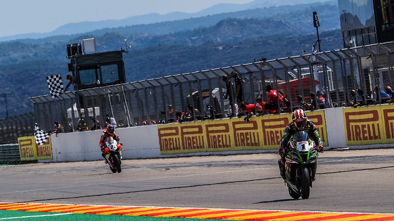 Rea suma su cuarta victoria de 2020 tras un pulso con Rinaldi en Motorland